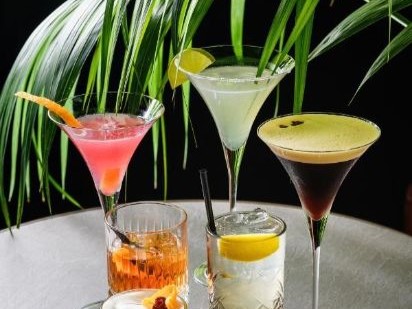 Uji i Ftohte Tepelene - ofron një bar me stil ku mund të relaksoheni
