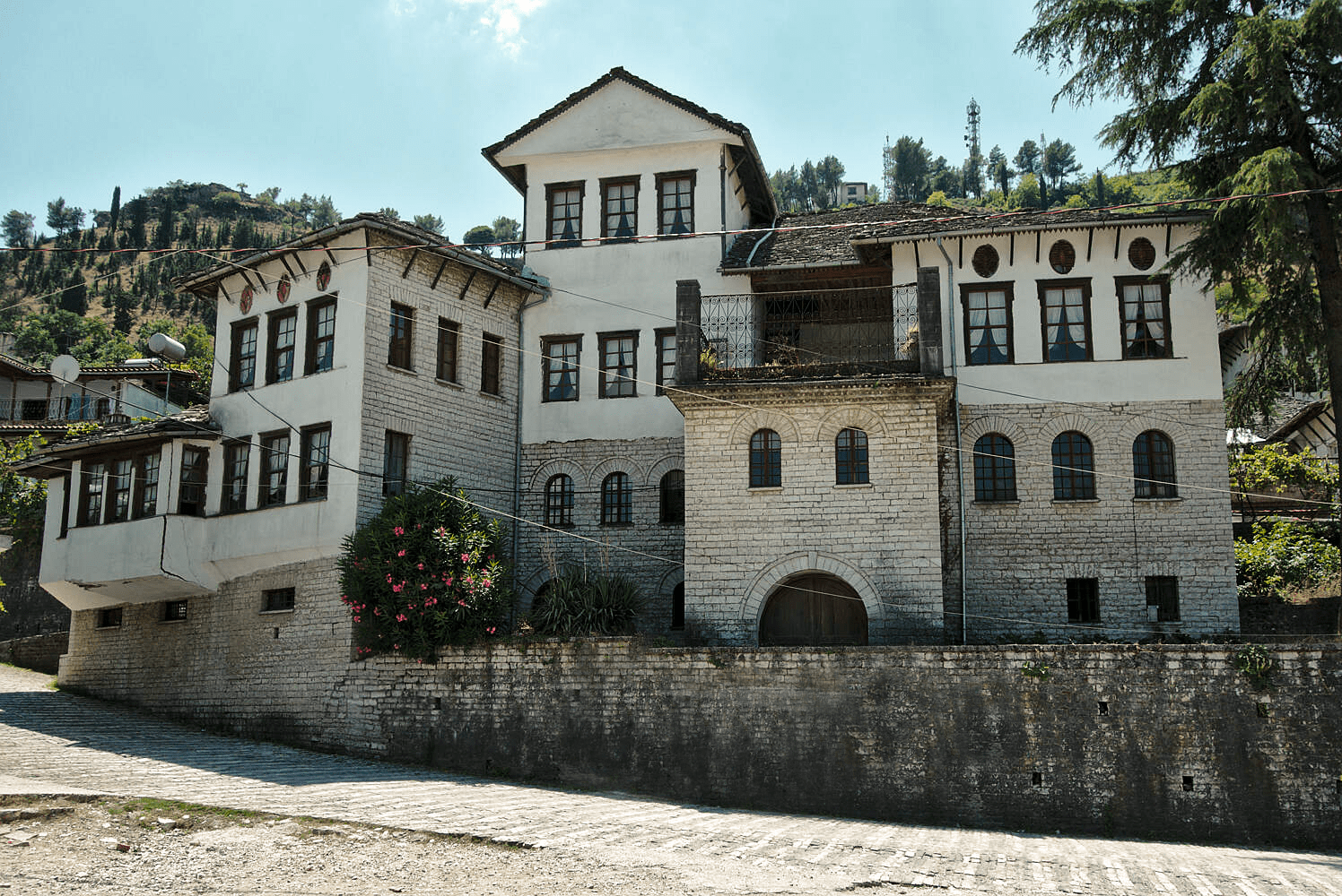 The comprehensive Gjirokaster Travel Guide. What to do and where to stay in Gjrokaster, Albania? 