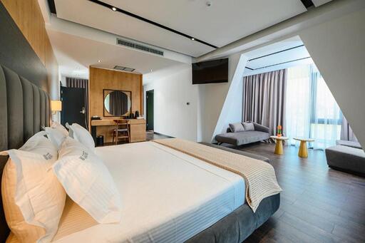 Where to stay in Gjrokaster, if you are planning a straff retreat?